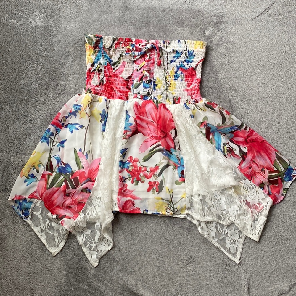 NEVER WORN - Venus Floral and Lace Strapless Top - S